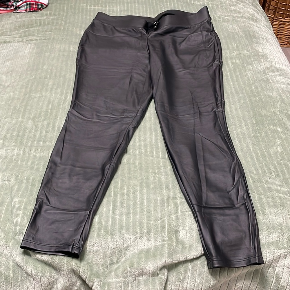 NWOT “leather” leggings 1x
